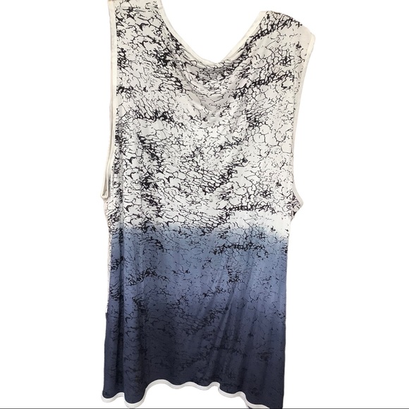 Sleeveless top with pockets - Picture 7 of 11